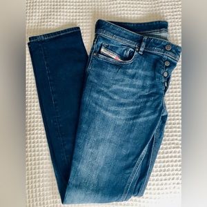 MEN’S DIESEL SLEENKER SKINNY JEAN- Size W34/L32: Color- Dark Blue Wash